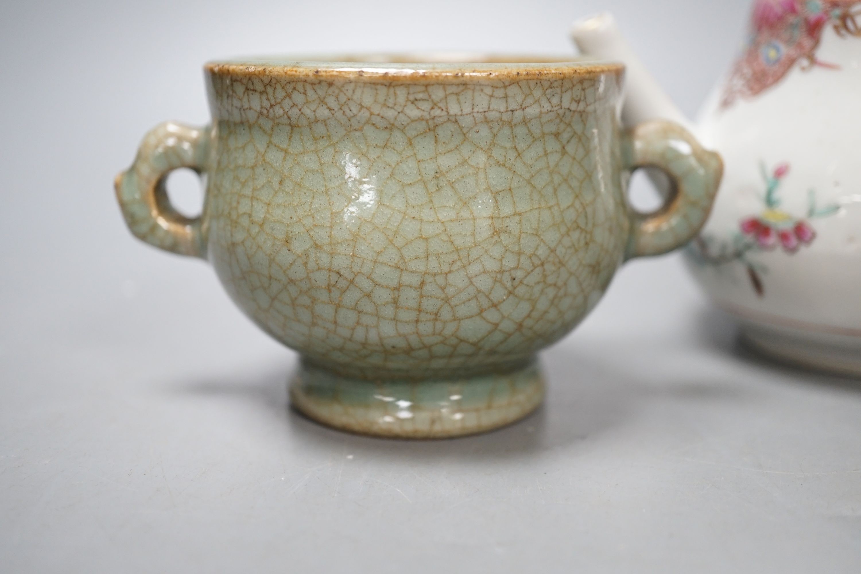 An 18th century Chinese export teapot and coffee cup, a crackle glaze censer and a teabowl (a.f)